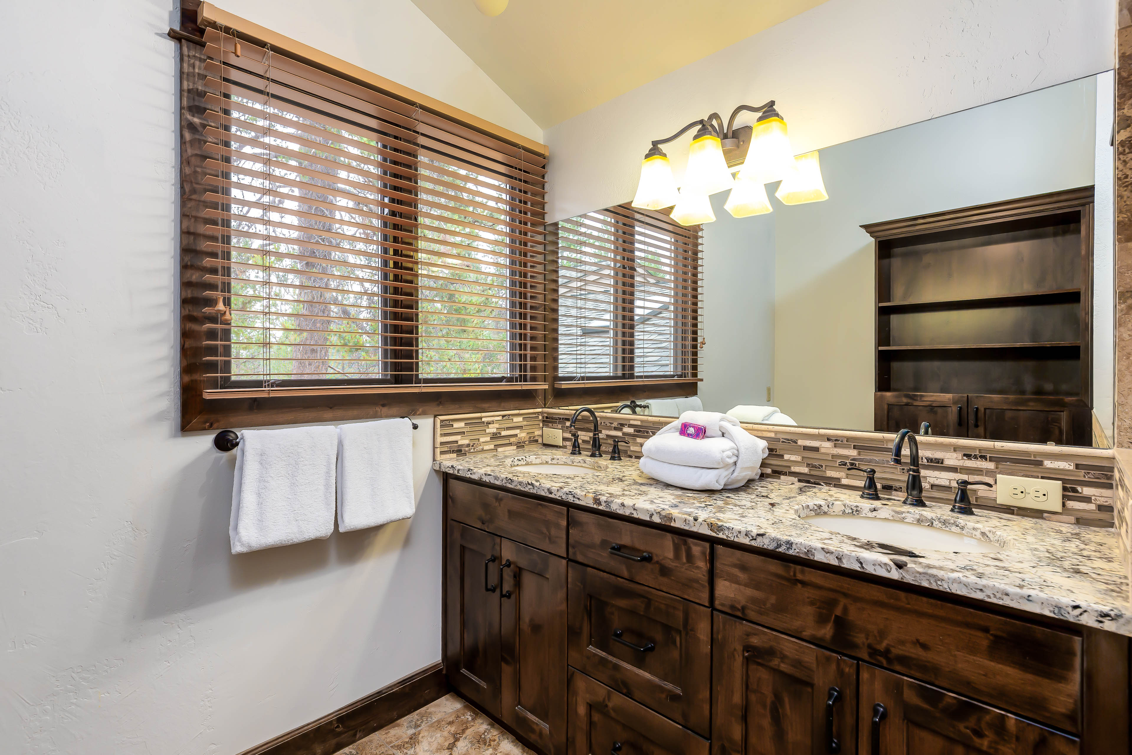 Ensuite Bathroom - Upstairs