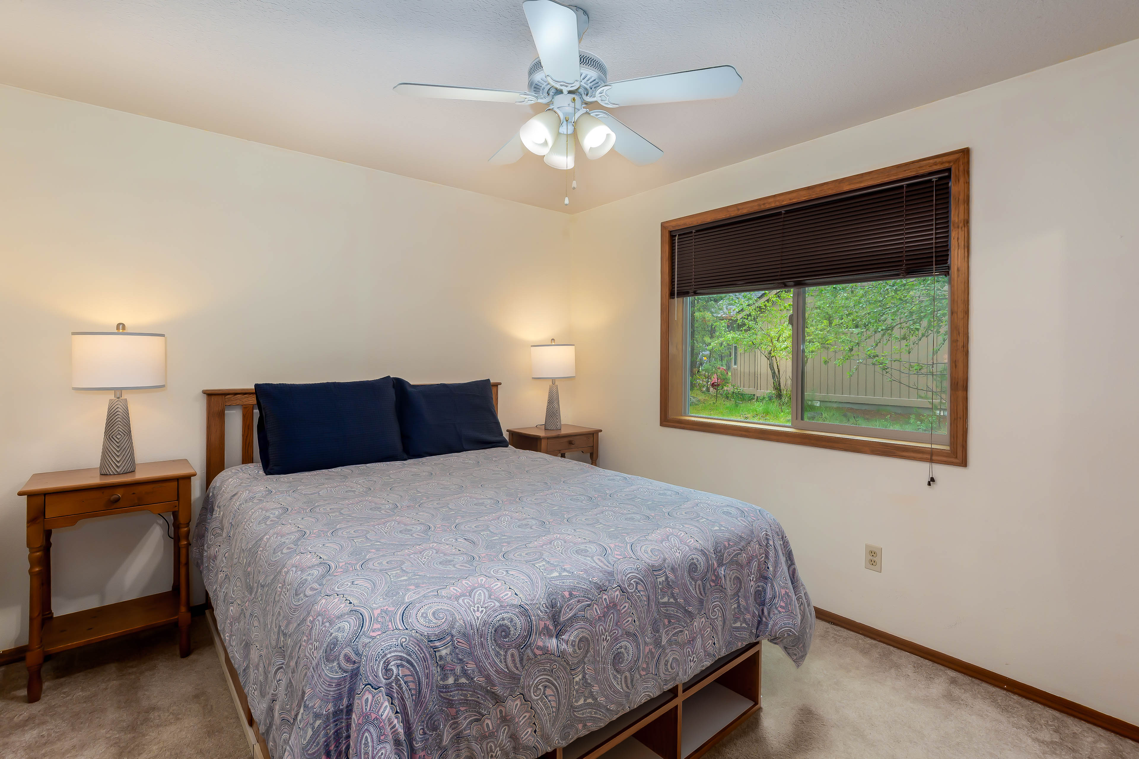 Queen Bedroom - Downstairs