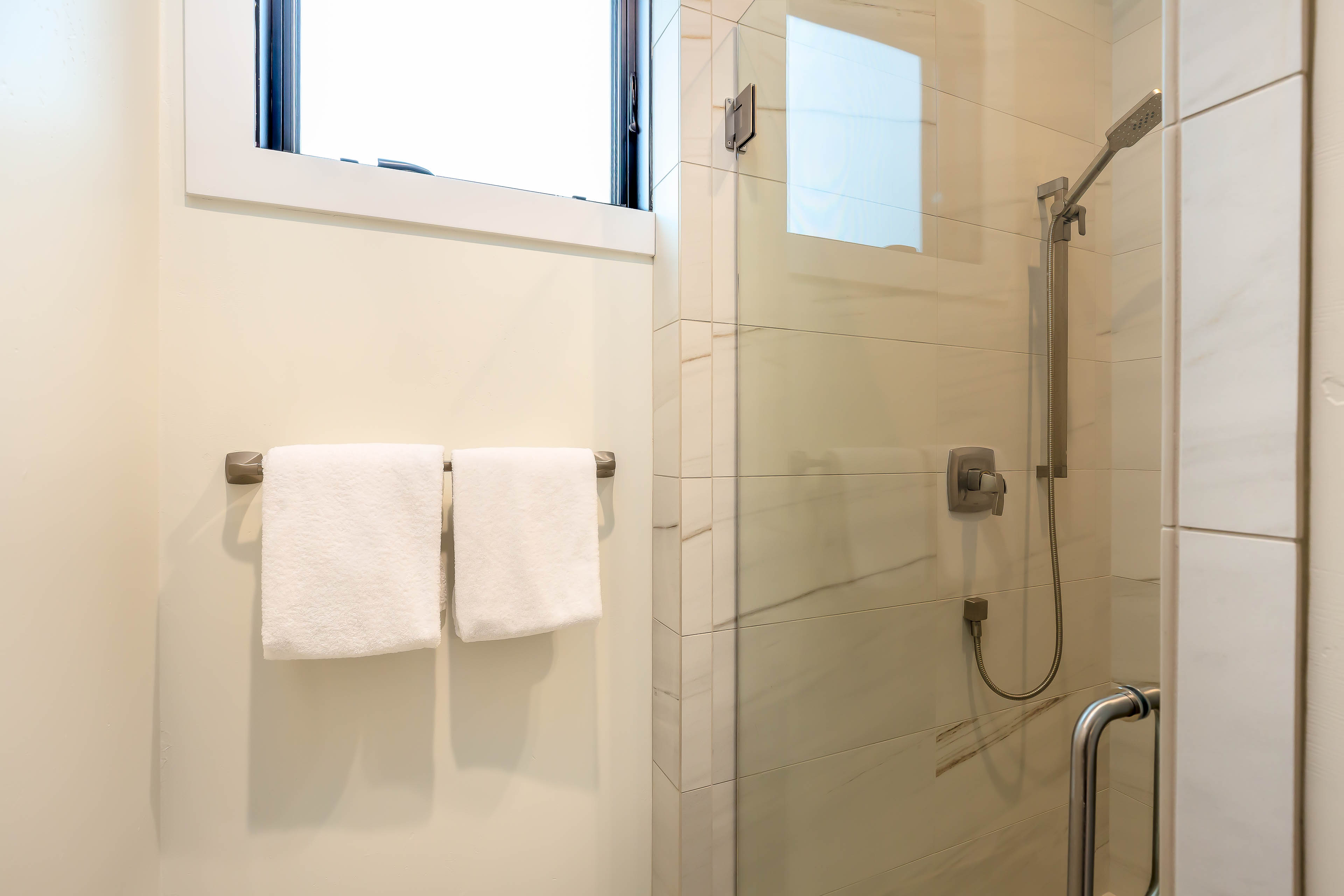Ensuite King Bathroom - Main Level