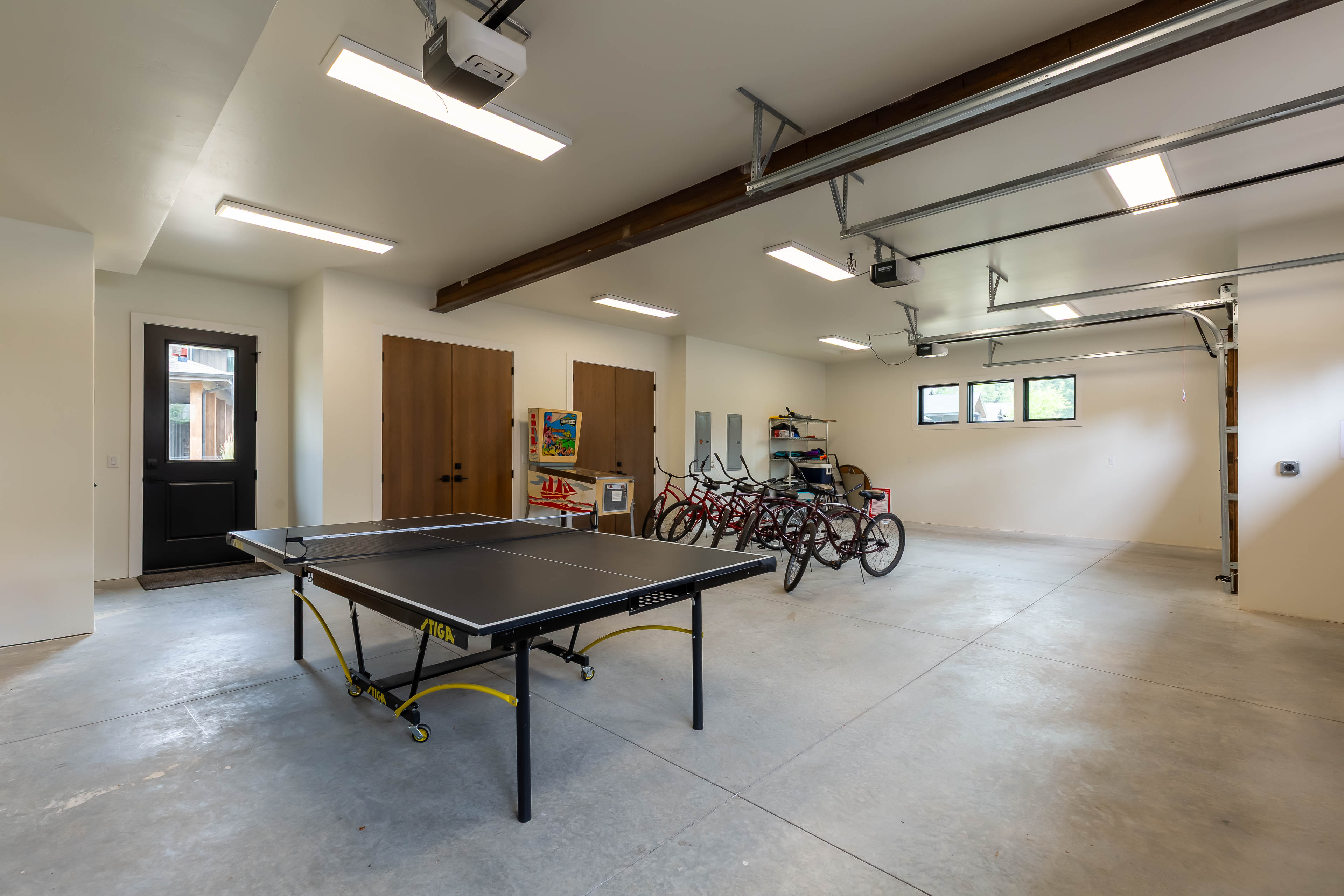 Garage w/ Ping Pong