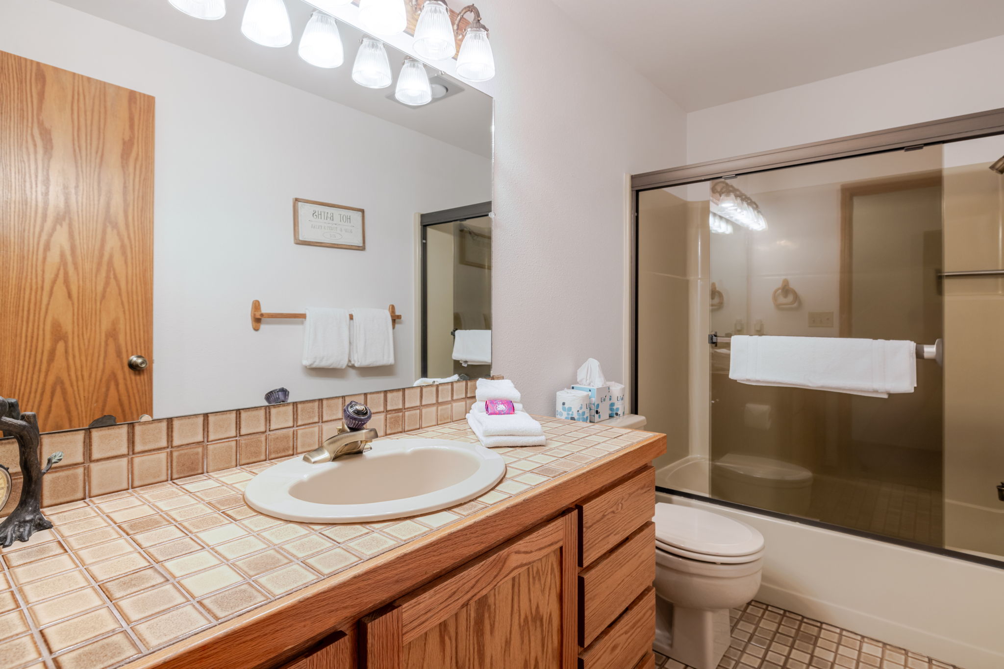 Full Bathroom - Main Level