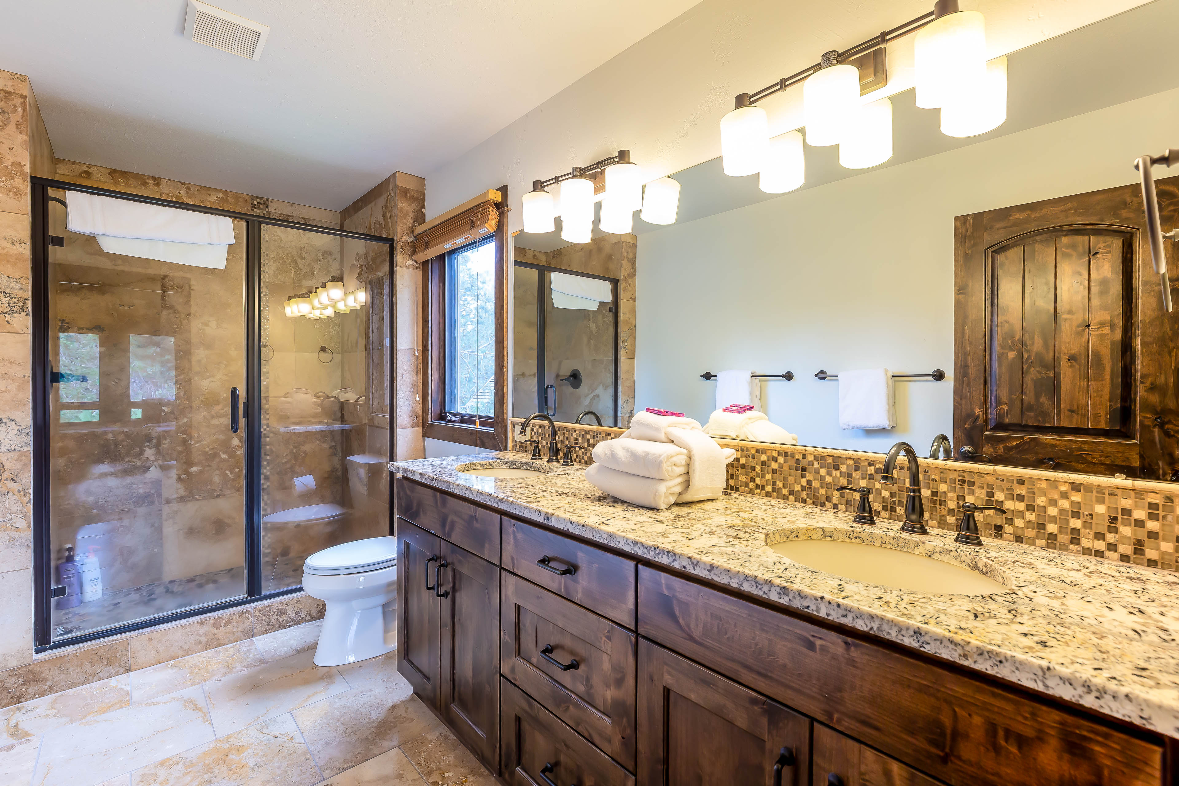 Ensuite Bathroom - Upstairs