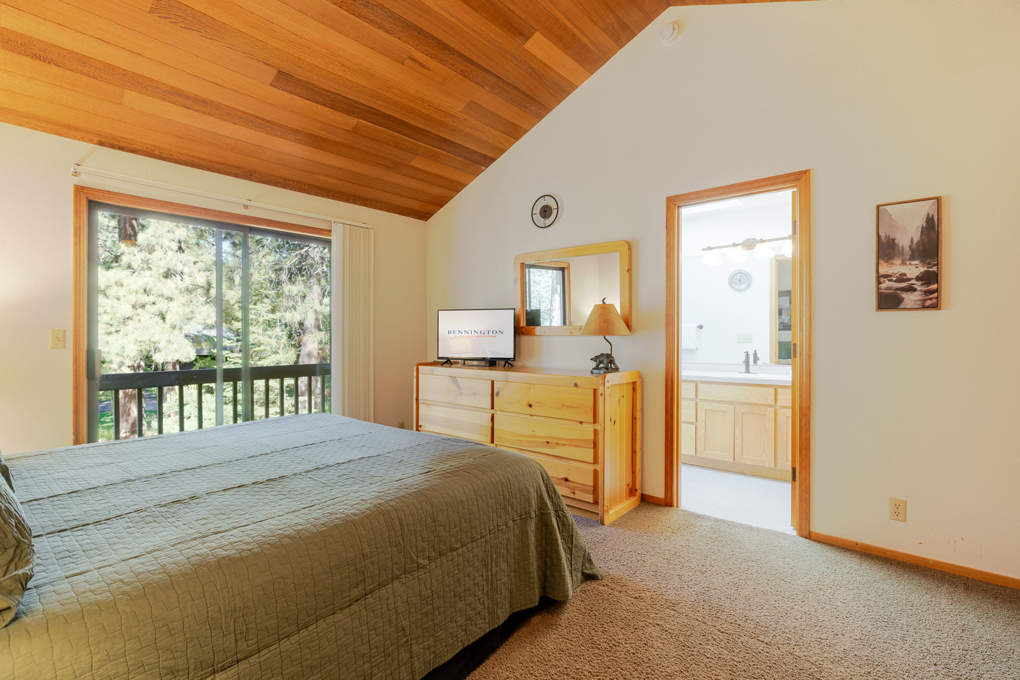 Ensuite King Bedroom - Upstairs