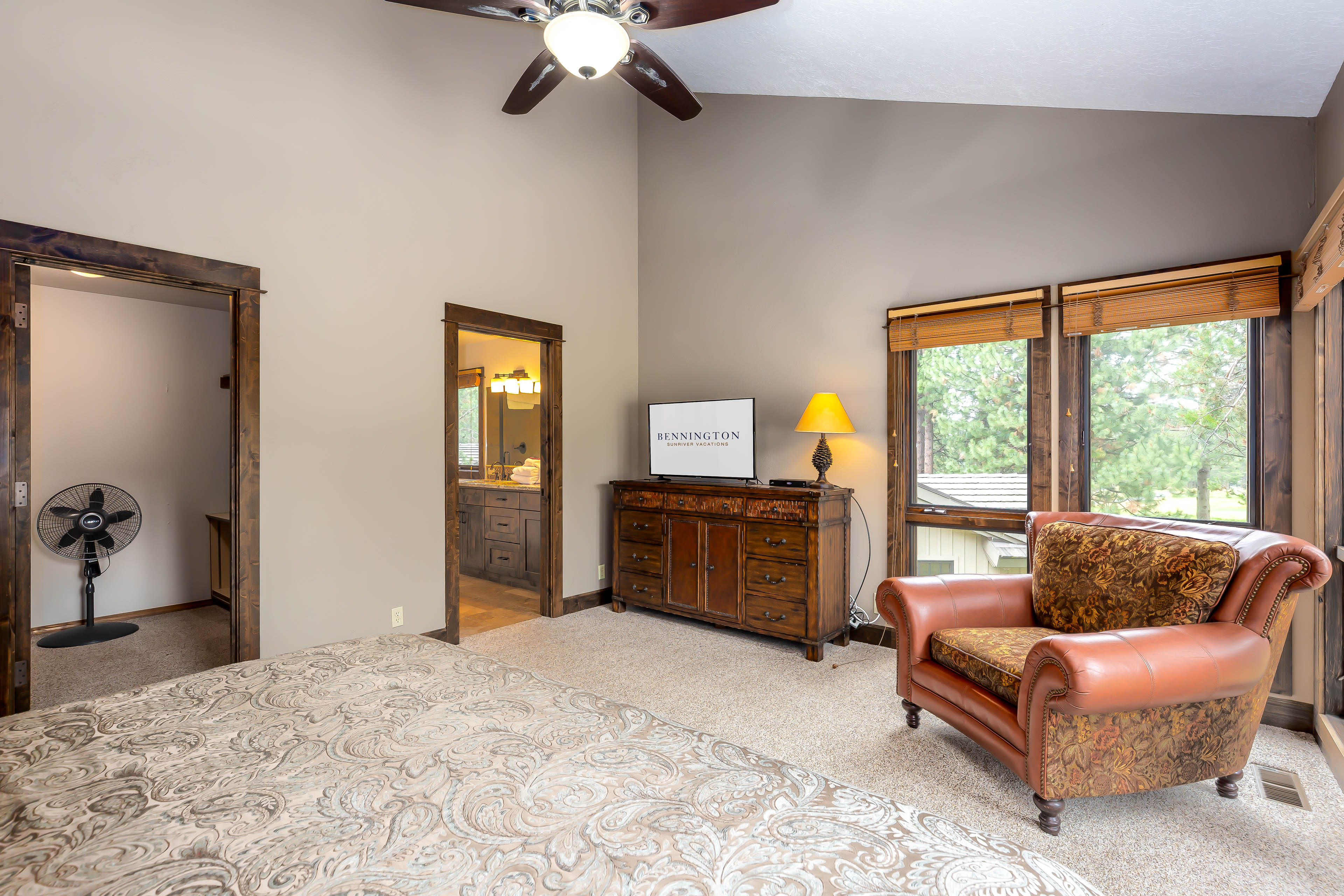 Ensuite King Bedroom - Upstairs