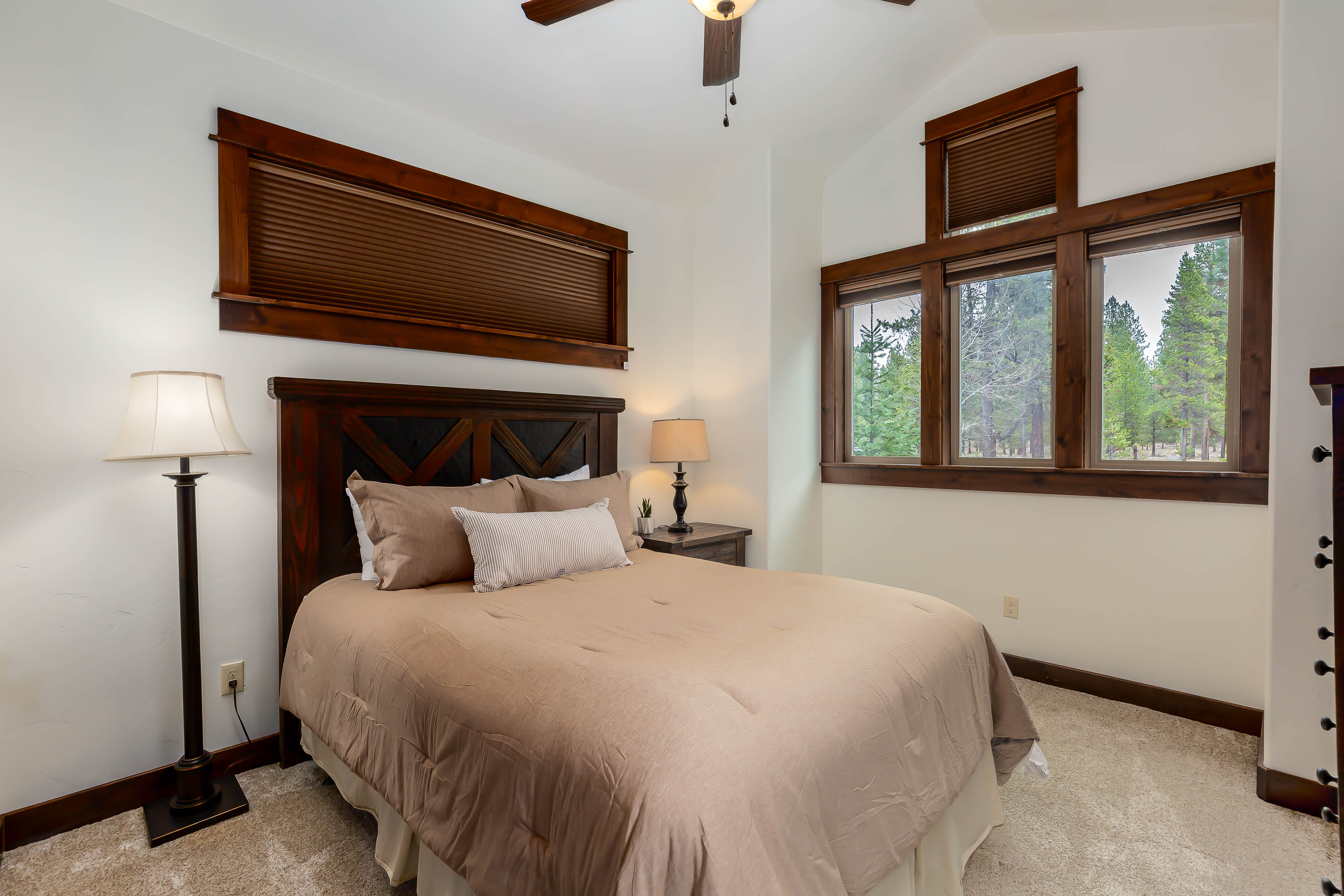 Queen Bedroom 1 - Main Level